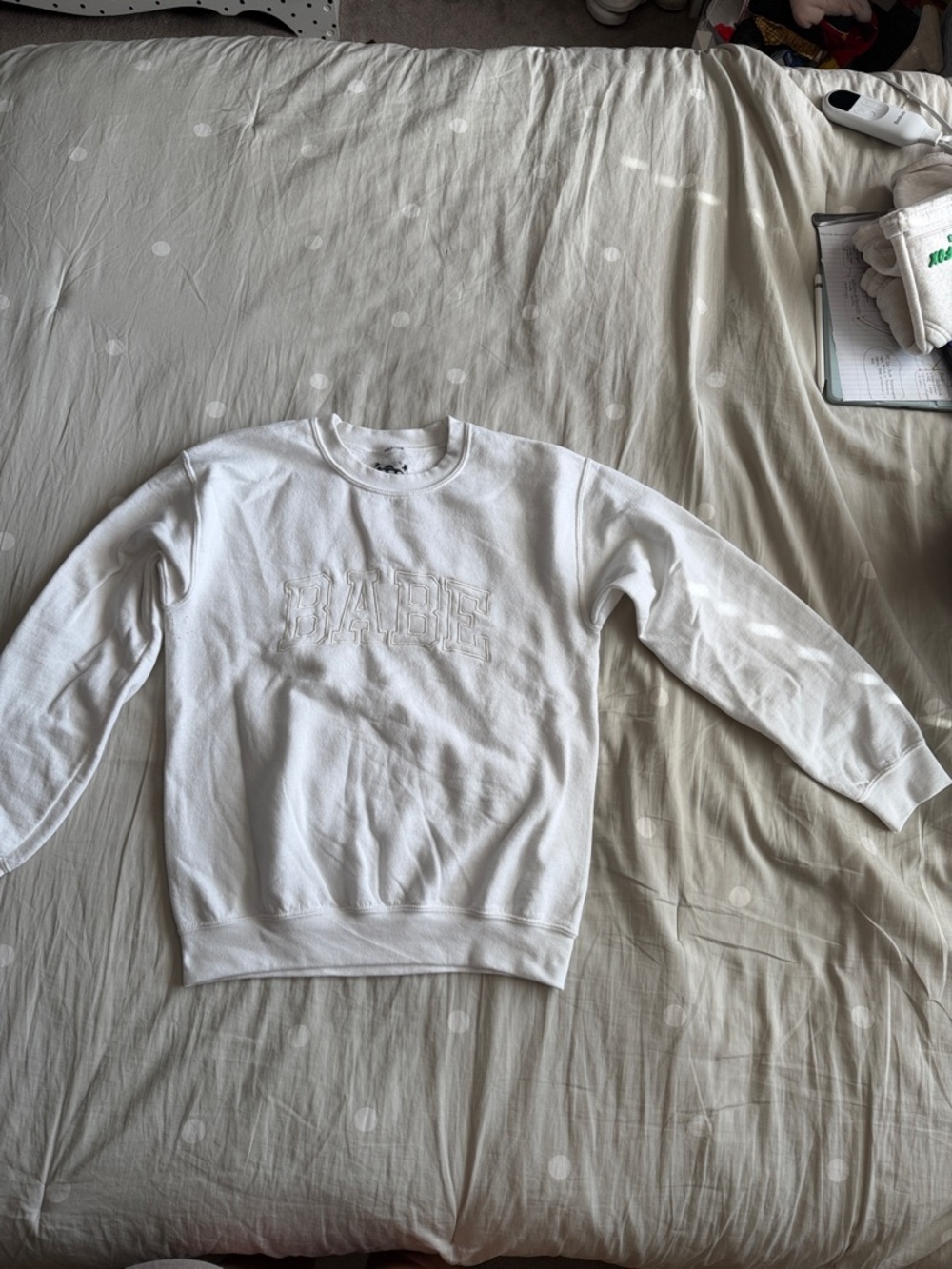 White Embroidered 'BABE' Crewneck Sweatshirt